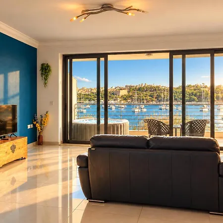 Spacious Signature - Valletta Harbour View Apartment Sliema