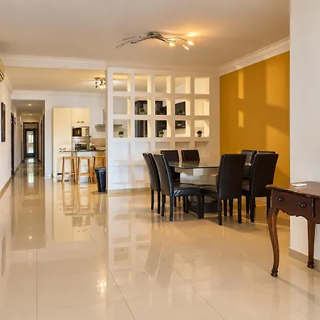 Spacious Signature - Valletta Harbour View Apartment *