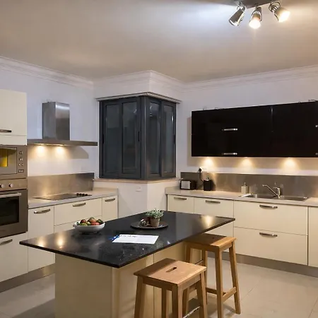Spacious Signature - Valletta Harbour View Apartament *